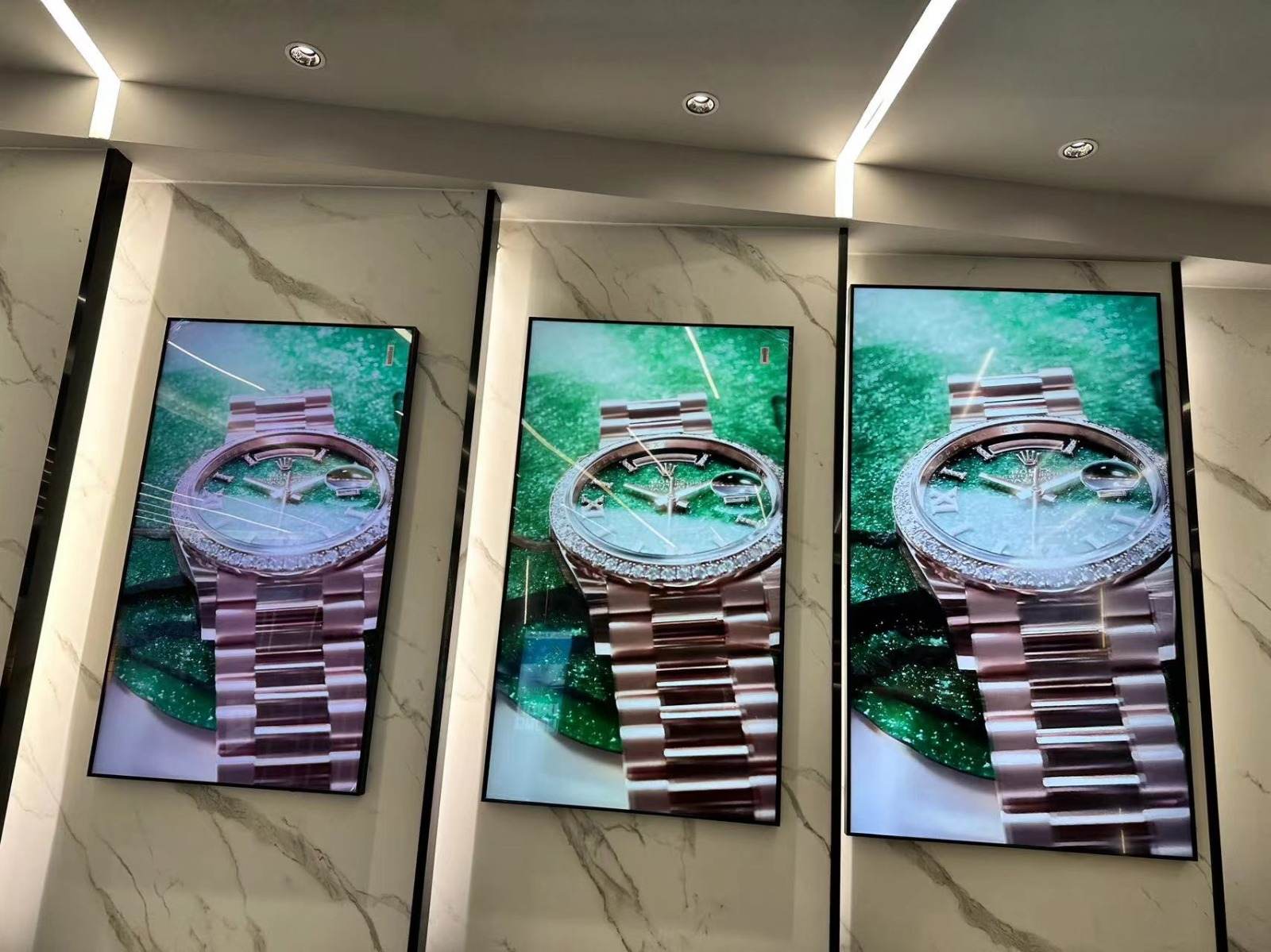 4K Bezel Sempit Indoor Wall Mounted Digital Signage 1000nits